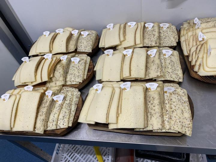 Confection plateau de raclette Haguena