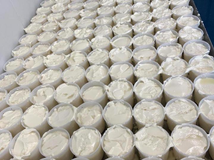 Nous mettons en avant des créations fromagères uniques et innovantes.