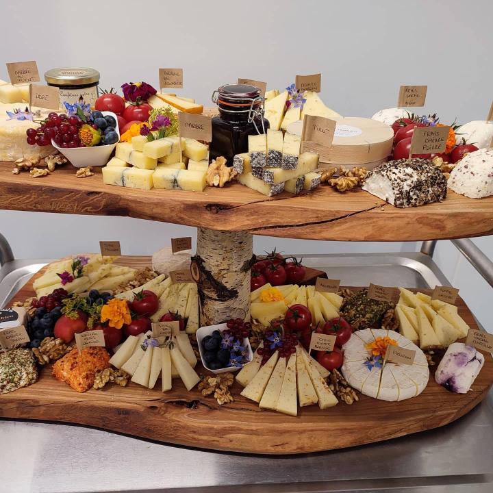 Préparation de plateau de fromages pour événements à Haguenau