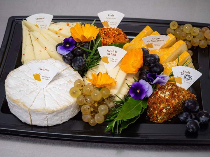 Préparation de plateau de fromages pour événements à Haguenau
