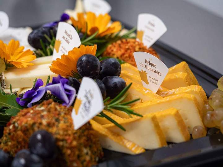Préparation de plateau de fromages pour événements à Haguenau